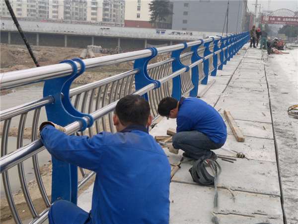 普洱不锈钢河道护栏的特性及其在城市景观中的应用